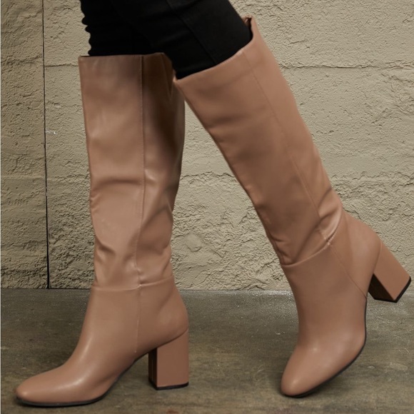 NEW QUPID Retro 60s Go Go Style Vegan Leather Knee High Heeled Boots in Mocha - Picture 4 of 5
